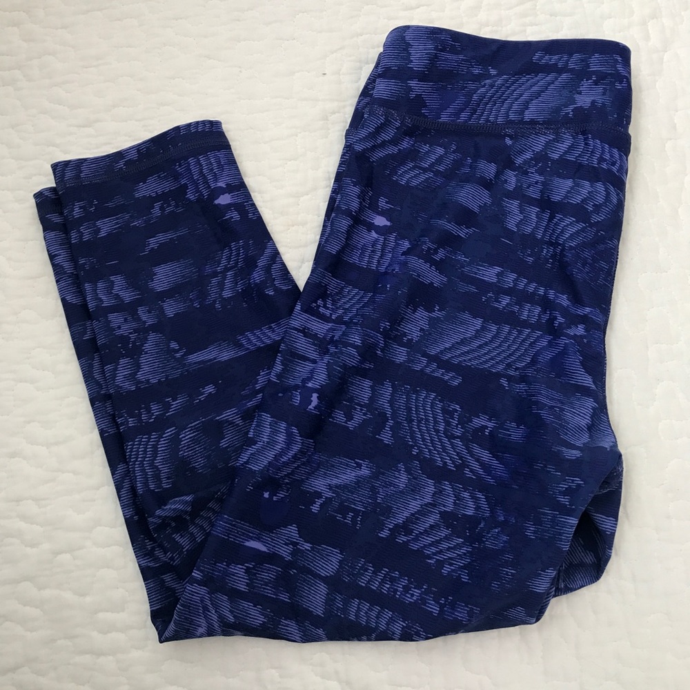 Active cropped leggings.